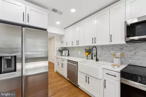2362 Antiqua Ct, Reston, VA 20191 photo 11