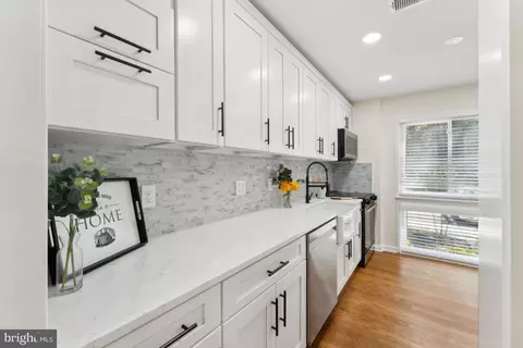 2362 Antiqua Ct, Reston, VA 20191 photo 14