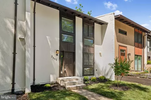 2362 Antiqua Ct, Reston, VA 20191 photo 2
