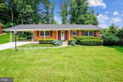 8634 Aberdeen Ct, Annandale, VA 22003