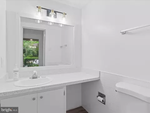 11627 Newbridge Ct, Reston, VA 20191 photo 4