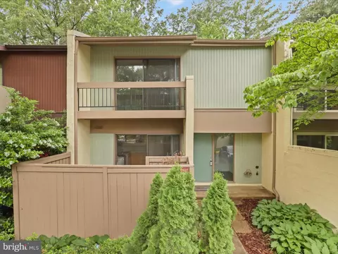 11627 Newbridge Ct, Reston, VA 20191 photo 2