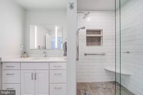 Bath - 6631 Madison Mclean Dr, Mclean, VA 22101 photo 2 of 5