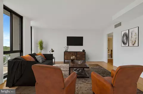 6800 Fleetwood Rd #1219, Mclean, VA 22101