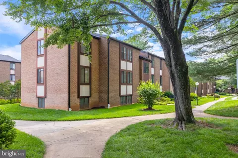 9731 Kings Crown Ct #201, Fairfax, VA 22031