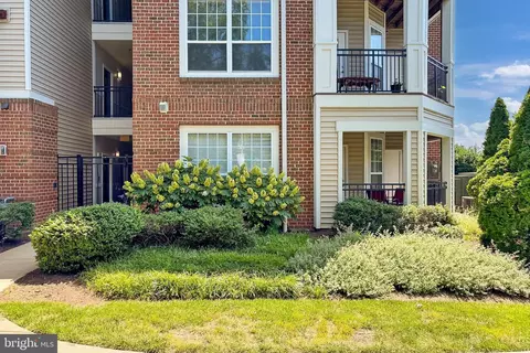 12900 Centre Park Cir #107, Herndon, VA 20171