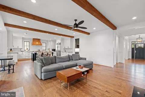 Entry Way - 6518 Beverly Ave, Mclean, VA 22101 photo 1 of 10
