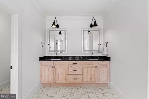 Bath - 6518 Beverly Ave, Mclean, VA 22101 photo 7 of 10