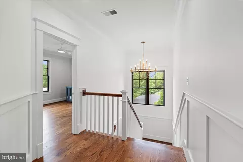 Entry Way - 6518 Beverly Ave, Mclean, VA 22101 photo 7 of 10