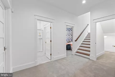 Entry Way - 6518 Beverly Ave, Mclean, VA 22101 photo 9 of 10