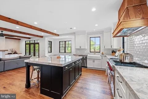 Kitchen - 6518 Beverly Ave, Mclean, VA 22101 photo 4 of 7