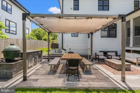 Exterior - 6518 Beverly Ave, Mclean, VA 22101 photo 11 of 15