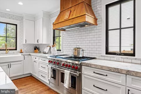 Kitchen - 6518 Beverly Ave, Mclean, VA 22101 photo 6 of 7