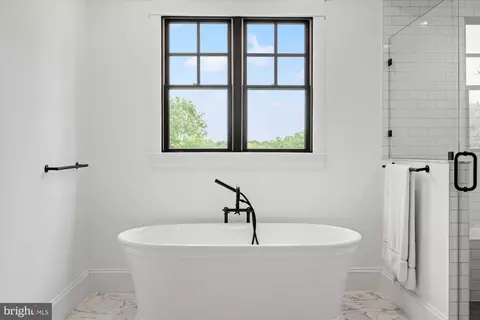 Bath - 6518 Beverly Ave, Mclean, VA 22101 photo 5 of 10