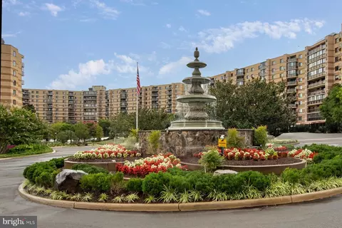 8380 Greensboro Dr #906, Mclean, VA 22102