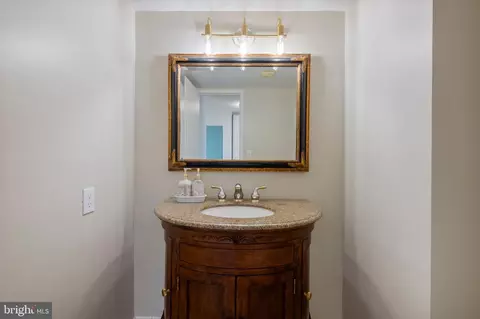 8380 Greensboro Dr #906, Mclean, VA 22102 photo 10