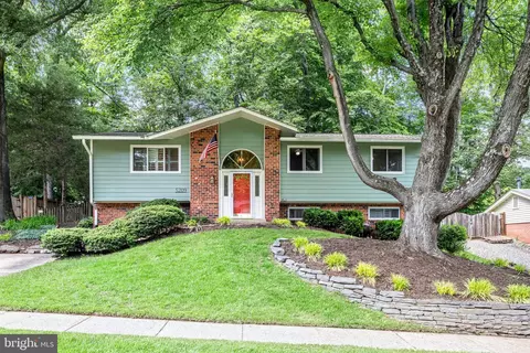 5209 Stonington Dr, Fairfax, VA 22032