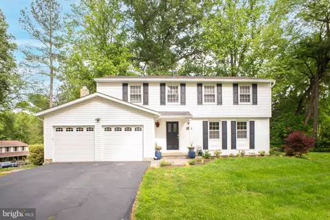 1127 Riva Ridge Dr, Great Falls, VA 22066