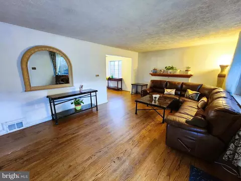 Living - 6029 Amherst Ave, Springfield, VA 22150 photo 1 of 3