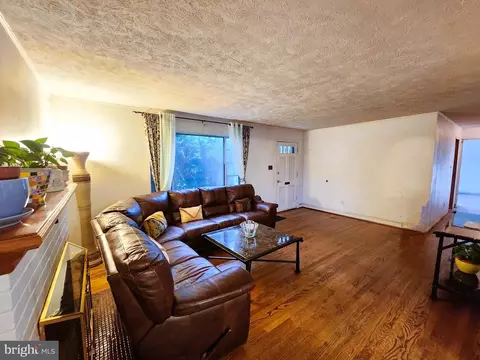 Living - 6029 Amherst Ave, Springfield, VA 22150 photo 3 of 3