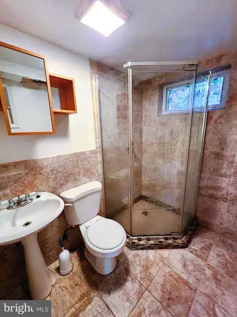Bath - 6029 Amherst Ave, Springfield, VA 22150 photo 1 of 1