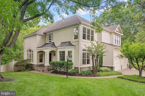 2905 Darnley Pl, Vienna, VA 22181
