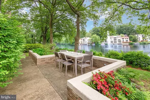 1690 Chimney House Rd, Reston, VA 20190 photo 2