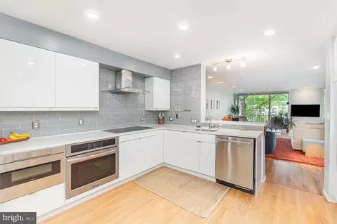 1690 Chimney House Rd, Reston, VA 20190 photo 13