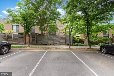 1690 Chimney House Rd, Reston, VA 20190 photo 6