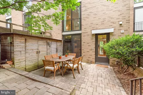 1690 Chimney House Rd, Reston, VA 20190 photo 5