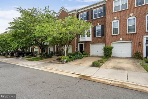 8245 Singleleaf Ln, Lorton, VA 22079