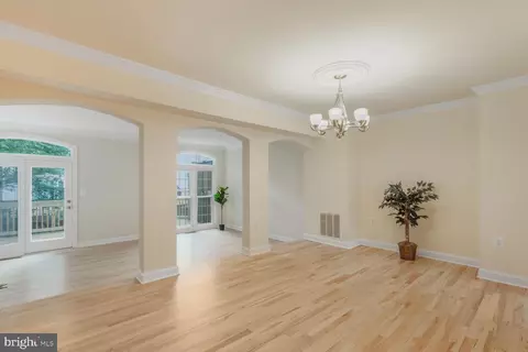 6512 Serenade Pl, Springfield, VA 22150 photo 2