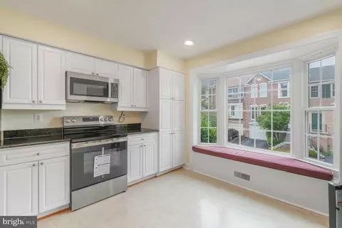 6512 Serenade Pl, Springfield, VA 22150 photo 6