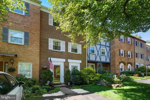 14803 Haymarket Ln, Centreville, VA 20120
