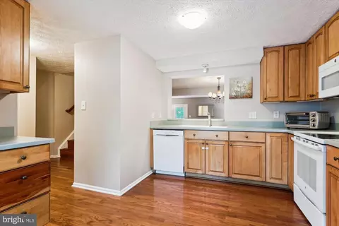 9175 Forest Lawn Ct, Springfield, VA 22152 photo 11