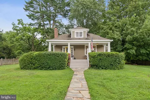 8201 Fort Hunt Rd, Alexandria, VA 22308