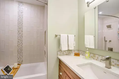 Bath - 12700 Kettering Dr, Herndon, VA 20171 photo 1 of 2
