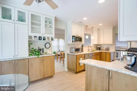 Kitchen - 12700 Kettering Dr, Herndon, VA 20171 photo 5 of 7