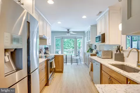 Kitchen - 12700 Kettering Dr, Herndon, VA 20171 photo 6 of 7