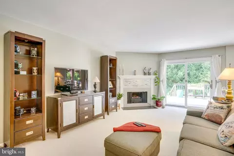 Living - 12700 Kettering Dr, Herndon, VA 20171 photo 2 of 3