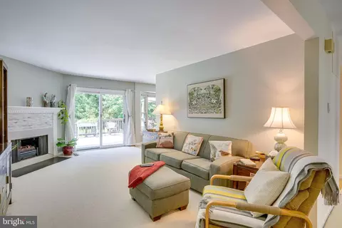 Living - 12700 Kettering Dr, Herndon, VA 20171 photo 3 of 3