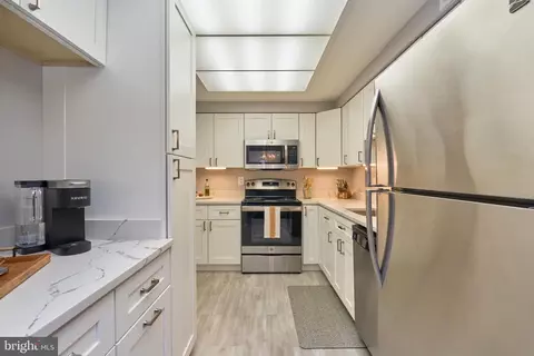 7621 Tremayne Pl #205, Mclean, VA 22102