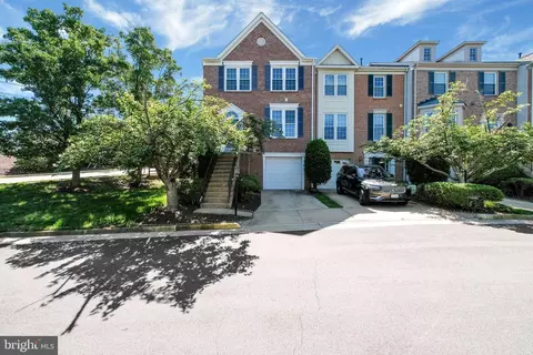 8011 Readington Ct, Springfield, VA 22152