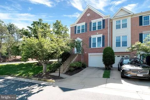 8011 Readington Ct, Springfield, VA 22152 photo 2