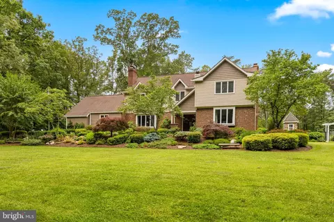 7950 Woodland Hills Ln, Fairfax Station, VA 22039