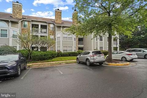 5605 Willoughby Newton Dr #31, Centreville, VA 20120