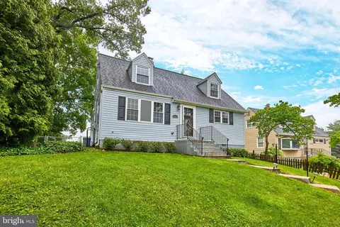 6823 Donahue Ct, Falls Church, VA 22042