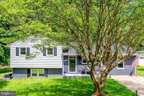5801 Brookview Dr, Alexandria, VA 22310