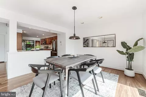 Dining - 2127 Cabots Point Ln, Reston, VA 20191 photo 2 of 4
