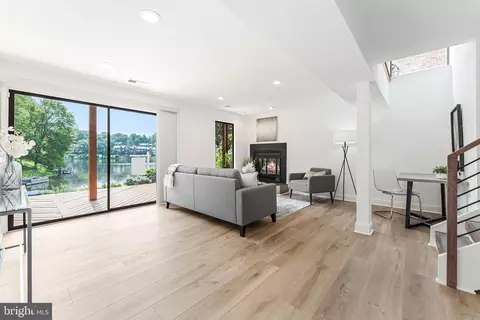 Living - 2127 Cabots Point Ln, Reston, VA 20191 photo 6 of 10